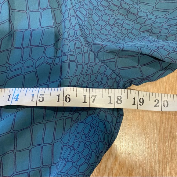 Aritzia T.Babaton Womens Silk Teal Alligator Print Longsleeve Blouse Size Small - Picture 4 of 7